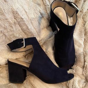 Nine West navy blue suede heels!